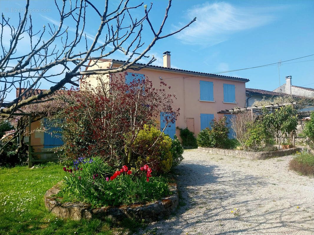 Maison à MESNAC