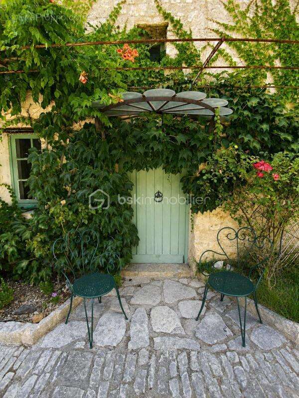 Mas provençal du xviiiᵉ siècle (apt en luberon 84)– vue lavandes – 3 logements – de type t12- piscine – fort potentiel touristiq - photo 4