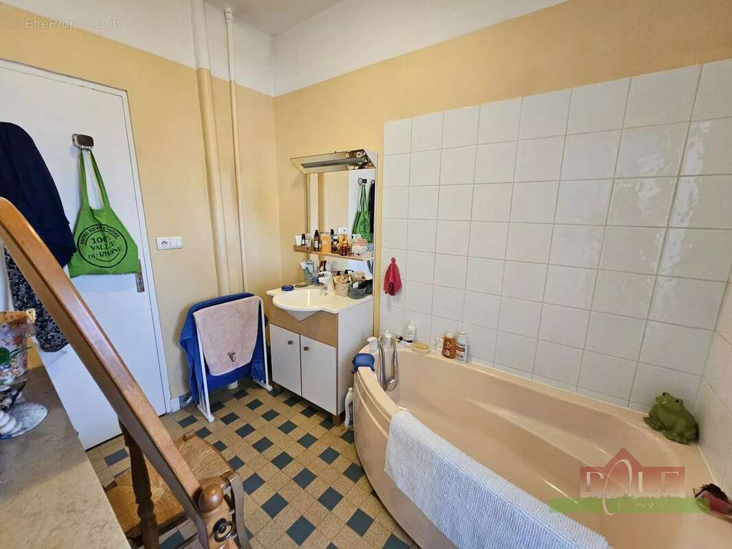 VIENNE, Pyramide, Appartement T2 de 58m² avec balcon et cave. - photo 10