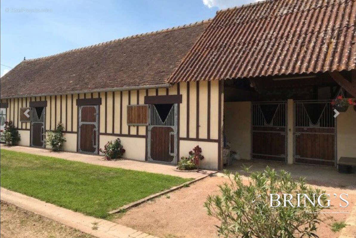 Maison à VILLAINES-LA-CARELLE