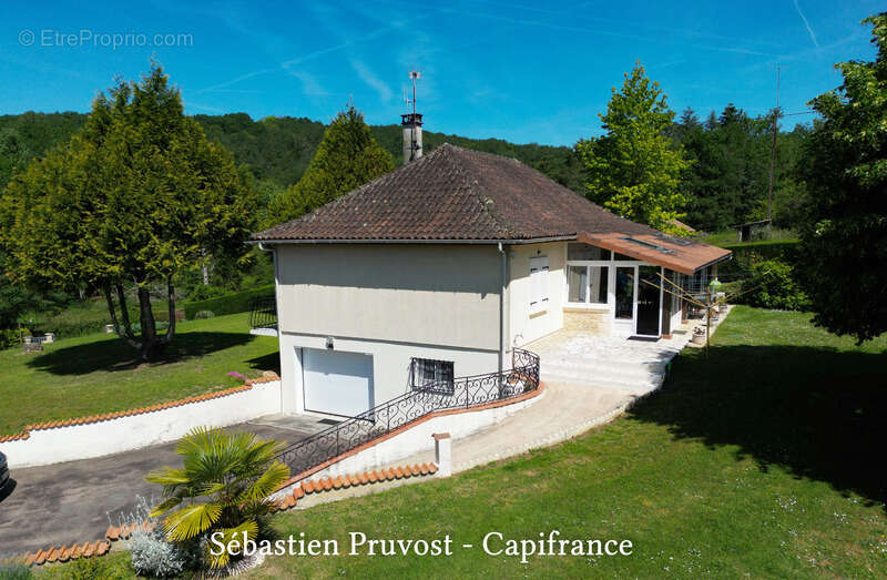 Maison à SAINT-PARDOUX-LA-RIVIERE