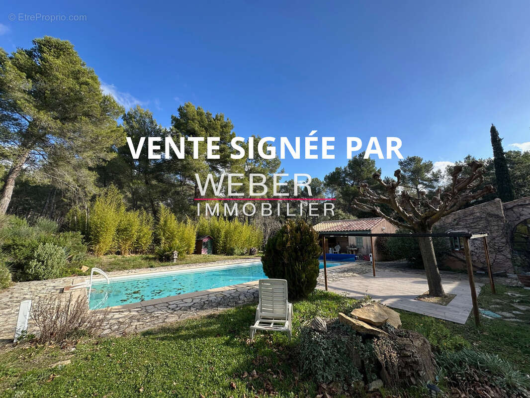 LE BEAUSSET - Maison de plain-pied 152 m2 piscine terrain 2500 m2 - photo 2