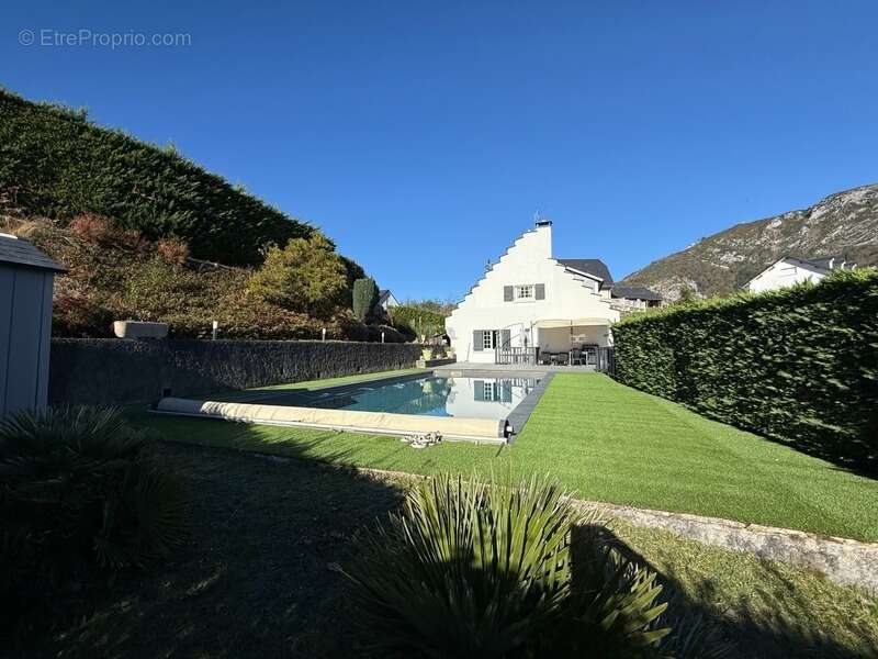 Superbe villa en position dominante - photo 11