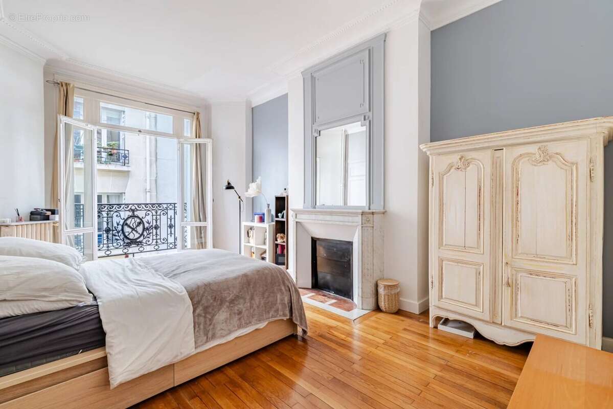 Appartement à PARIS-16E