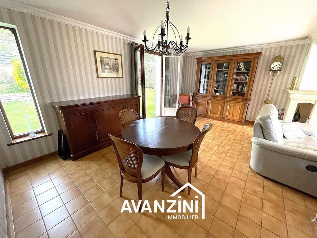 Maison à CRECY-LA-CHAPELLE