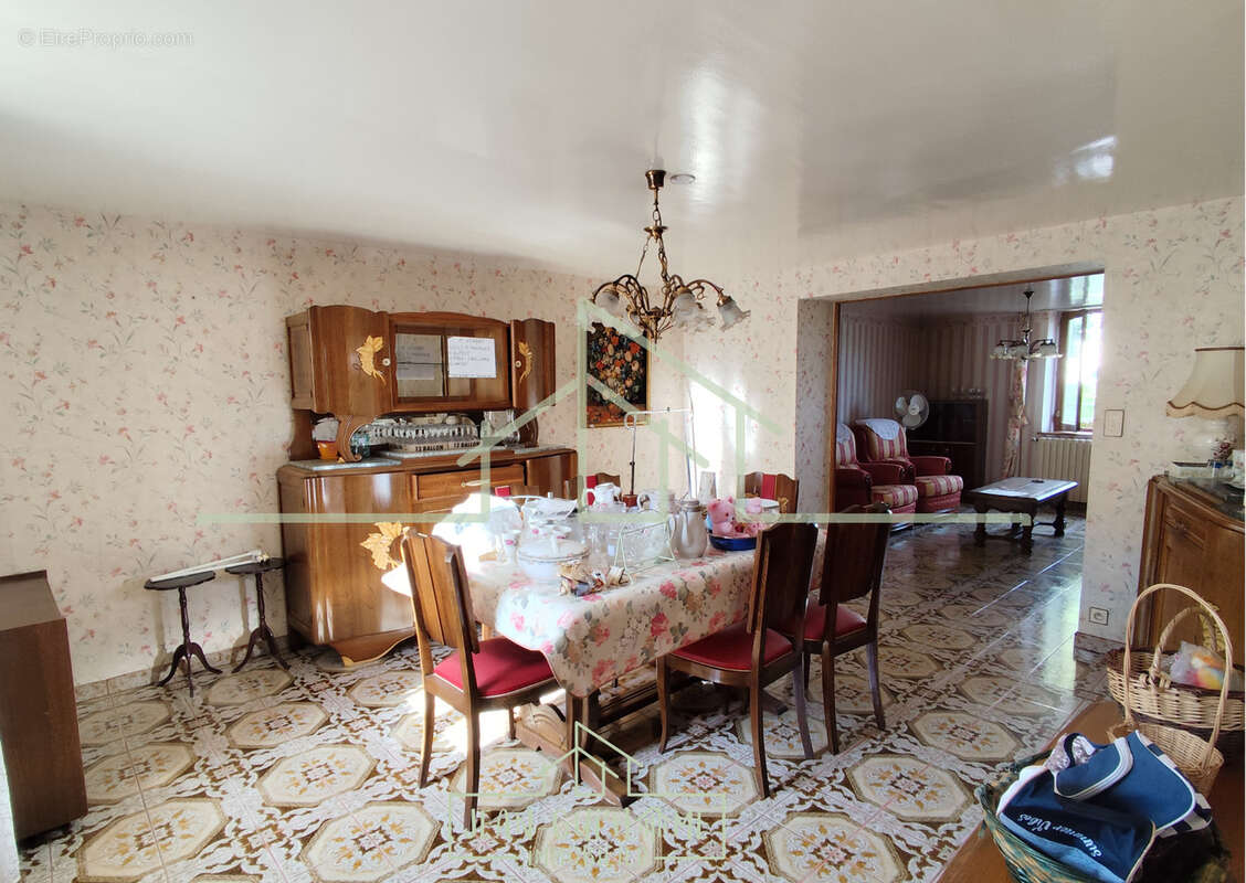Maison à DOUNOUX