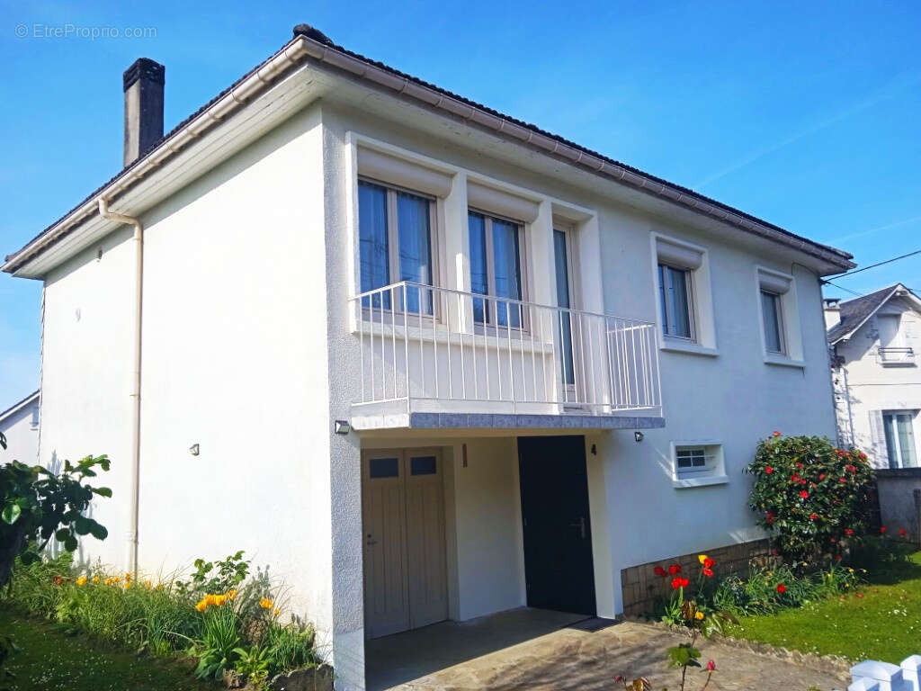 Maison à ARNAC-POMPADOUR