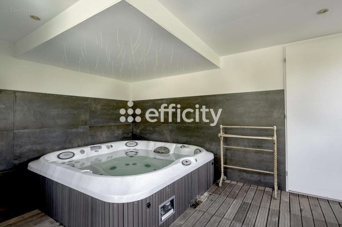 Maison à LE BOUSCAT