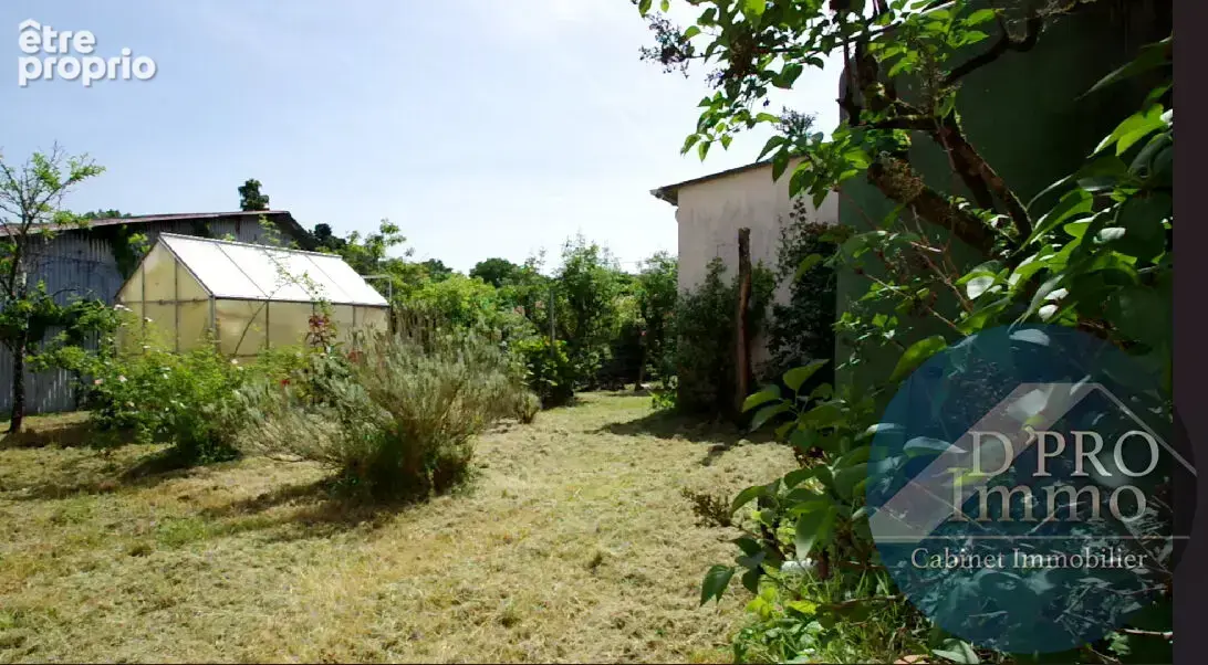 Plain-pied des années 40 à fort potentiel ! Dépendances en pierre & grand terrain à La Haie-Fouassière ! - photo 8