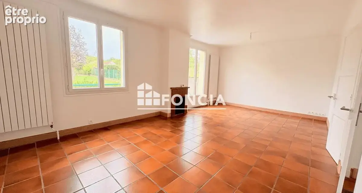 Maison avec sous-sol total, grand terrain clos et gare à proximité ! - photo 8
