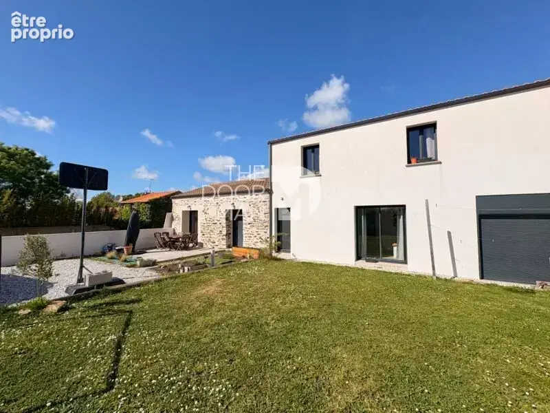 Maison à SAINT-HILAIRE-DE-CHALEONS