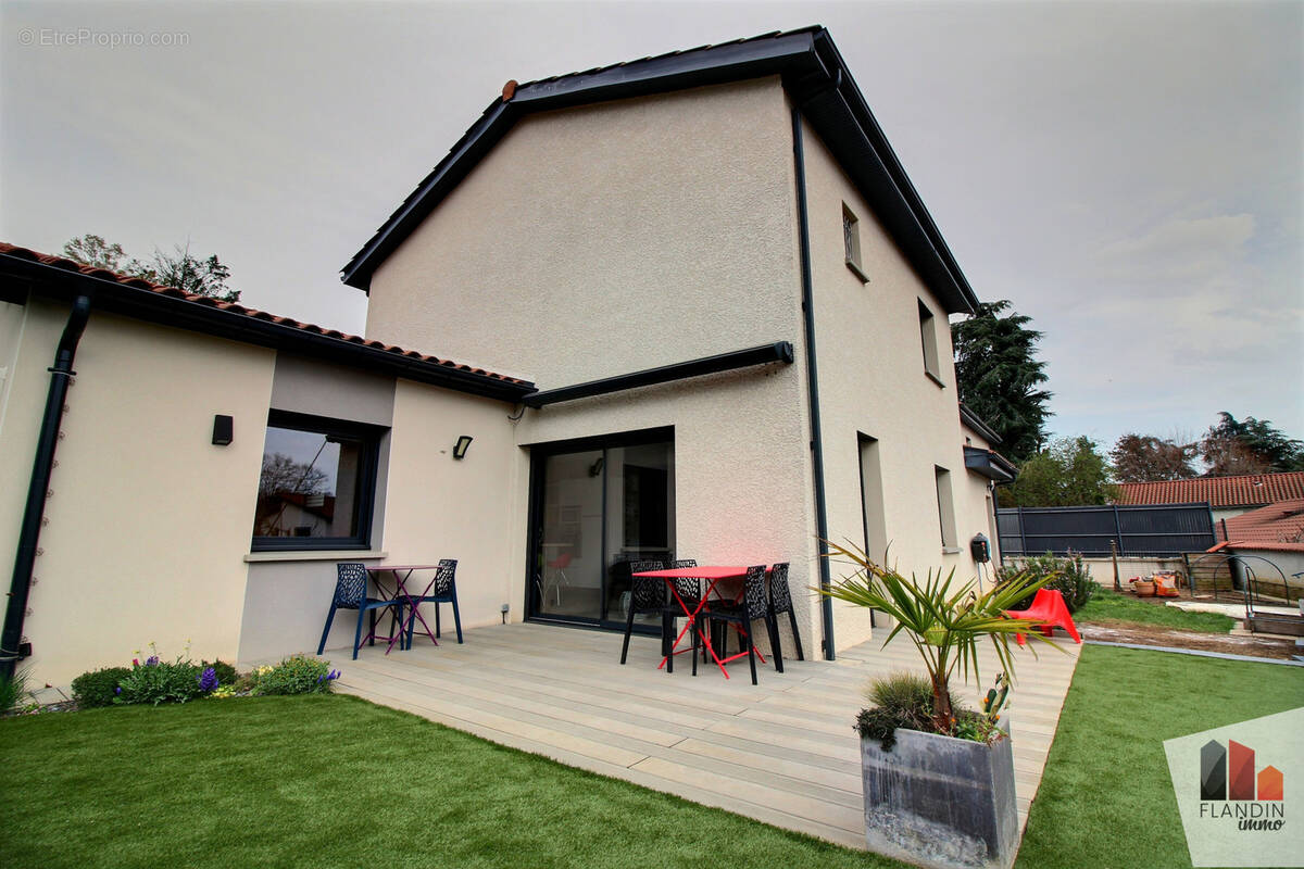 Maison à CHARLY