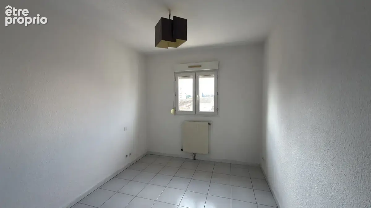 NIMES-QUARTIER DES AMOUREUX. Dans résidence sécurisée, P3 de 70 m2 avec stationnement. - photo 12