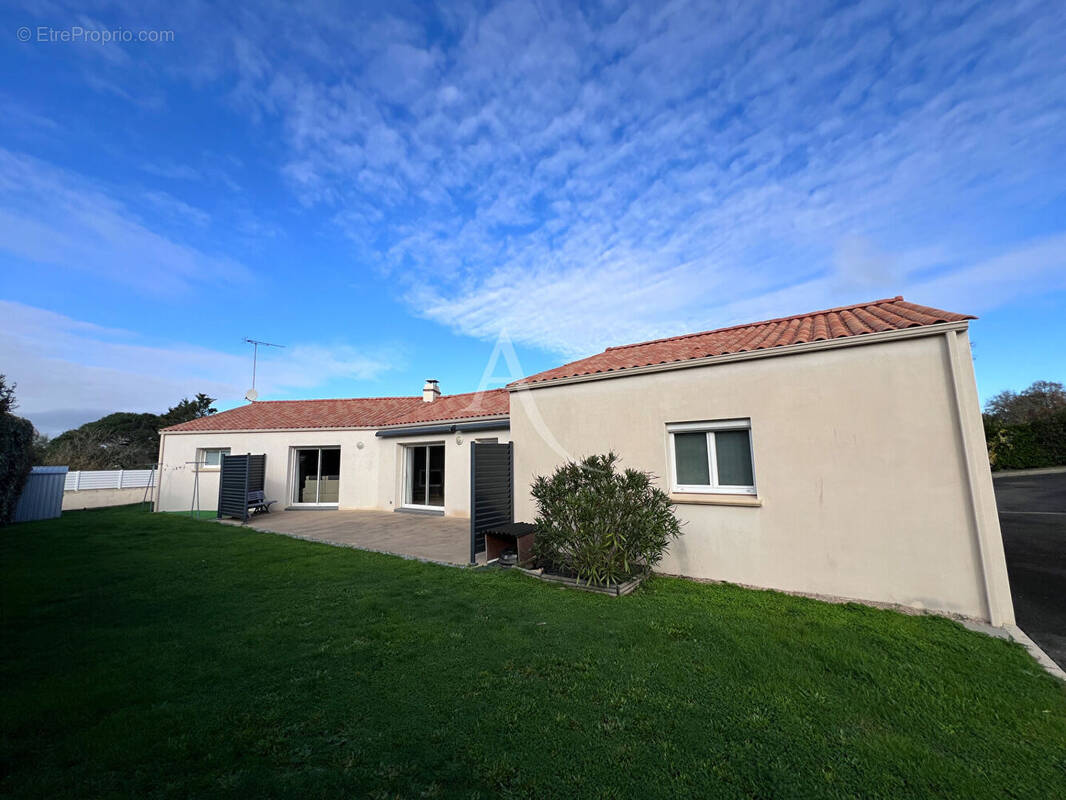 Maison à BEAULIEU-SOUS-LA-ROCHE