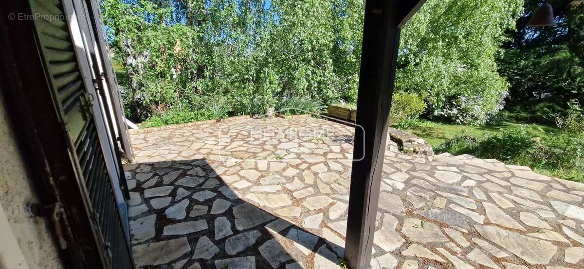 Maison à SAINT-ARNOULT-EN-YVELINES