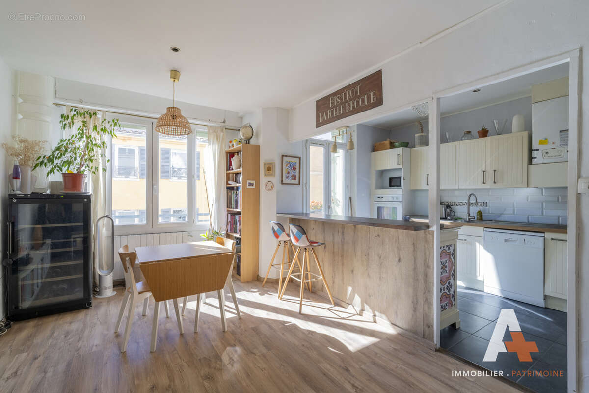 Appartement à MARSEILLE-5E