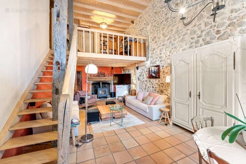 Maison à PREVESSIN-MOENS