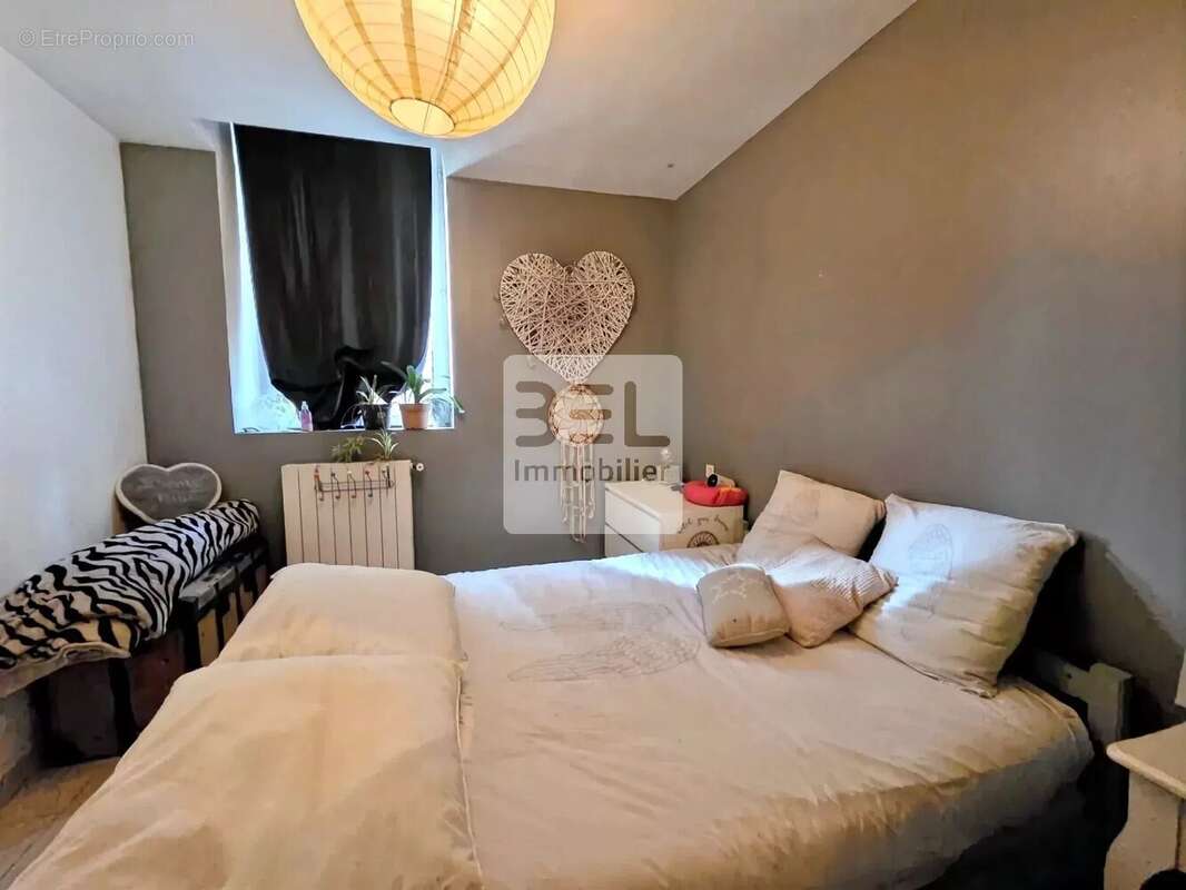 Appartement à LAUDUN-L'ARDOISE