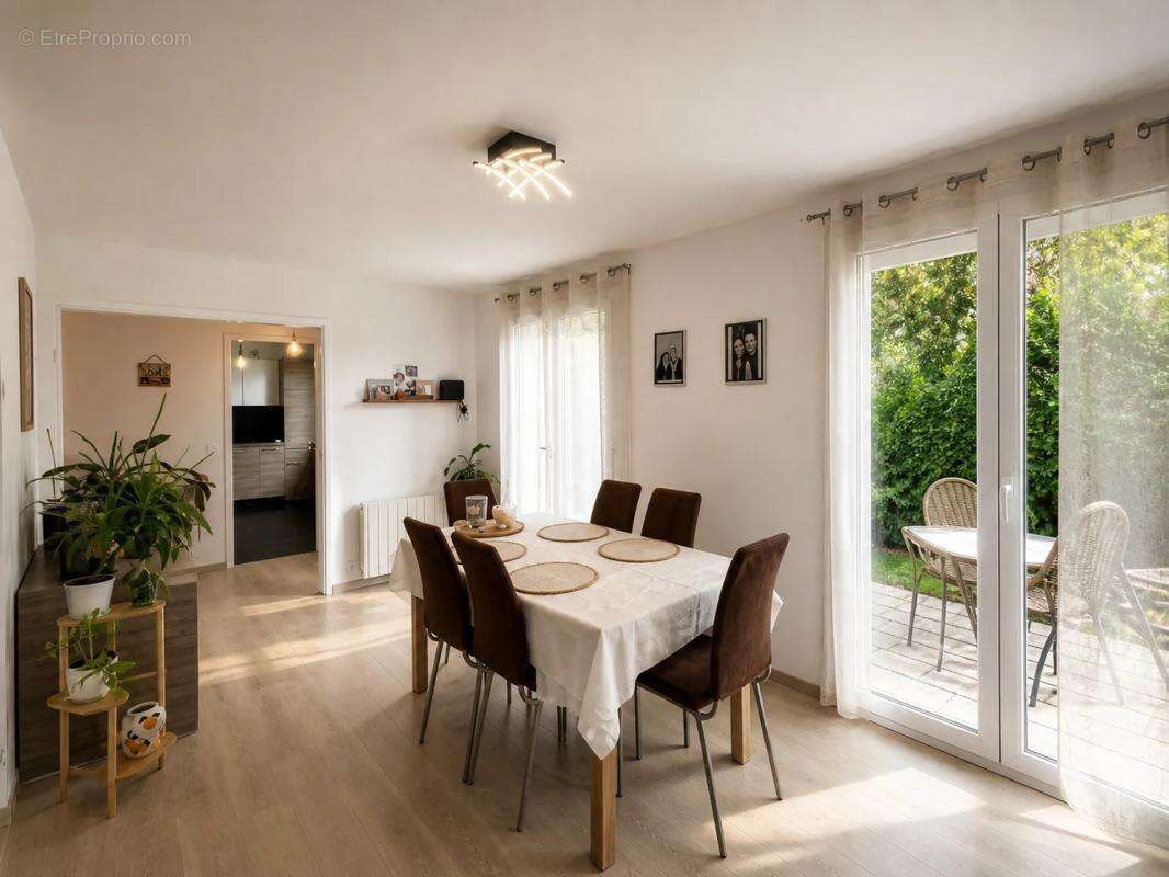 Maison de 8 pièces de 145 m² à Chartainvilliers - photo 5