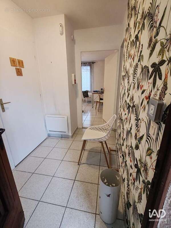 Photo 3 - Commerce à SARTROUVILLE