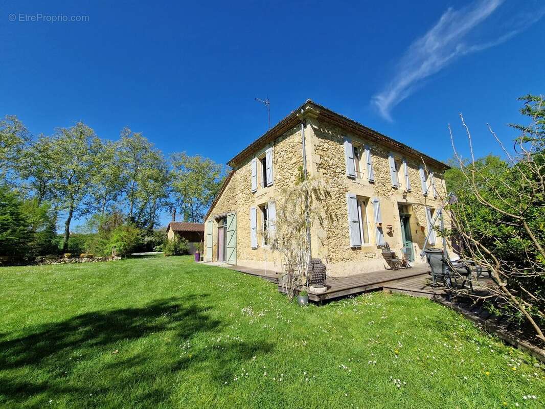 Maison à VIC-FEZENSAC