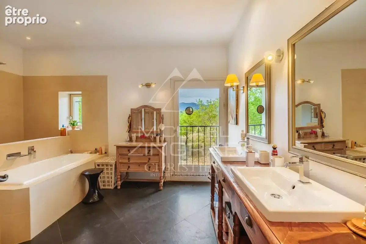 Propriété rare à la vente - mas renové - photo 9