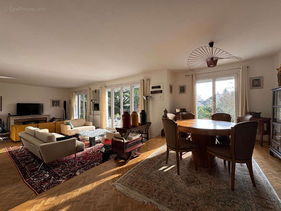 Maison à SAINT-NOM-LA-BRETECHE