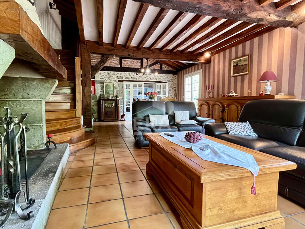 Maison à PORT-SAINTE-MARIE