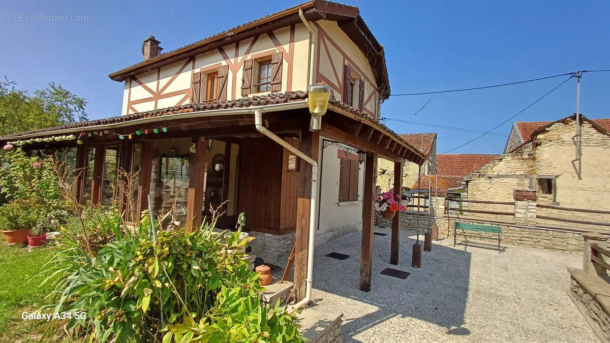Maison 88 m² à Vireaux  - photo 2