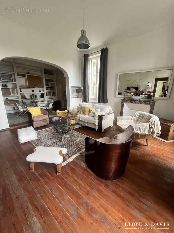 Maison 323 m² à Targon  - photo 4