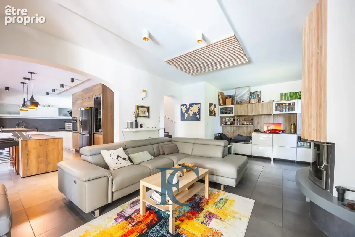 Maison de 171 m2 au calme avec piscine, garages et dépendance - photo 2