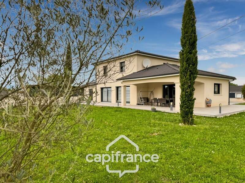 Maison à CLONAS-SUR-VAREZE