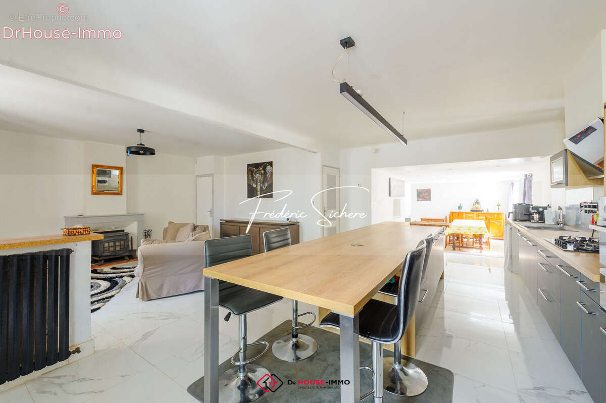 Maison 247 m² à Marsais  - photo 3