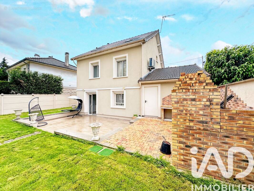 Photo 1 - Maison à CHAMPS-SUR-MARNE