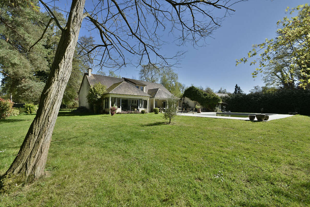 Maison à SAINT-REMY-L'HONORE