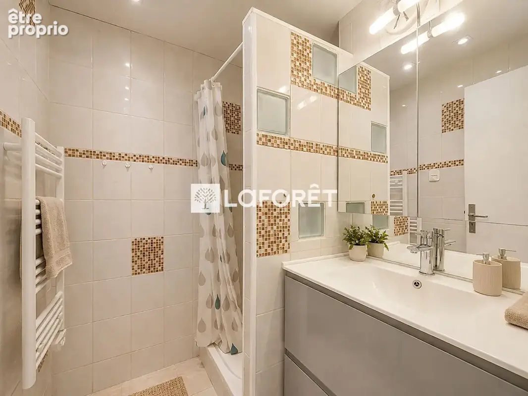 Caluire le bourg  - t4 traversant de 65.18 m² - photo 6