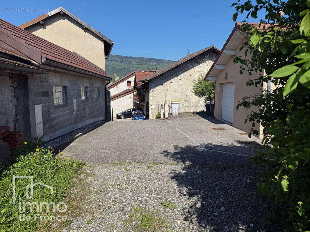 Terrain à BELLEGARDE-SUR-VALSERINE