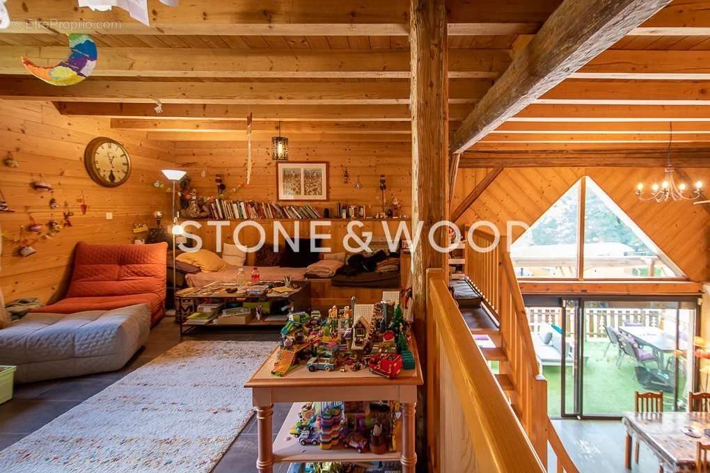 Maison à DINGY-SAINT-CLAIR