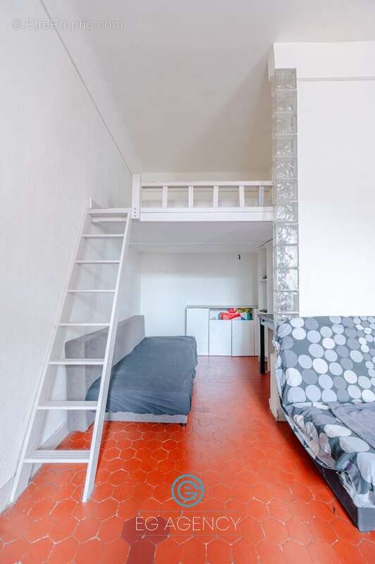 Appartement à MARSEILLE-4E