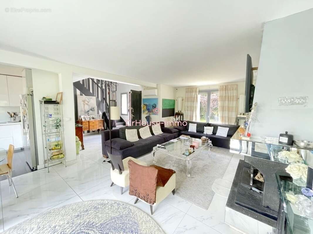 Maison 130 m² à Savigny-Sur-Clairis  - photo 2