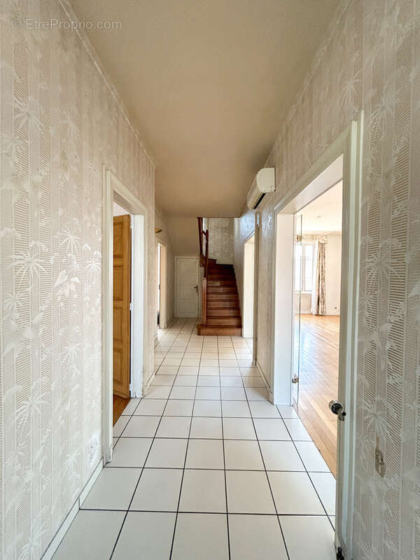 Maison des années 50 de 136 m2 - Montluçon - photo 2
