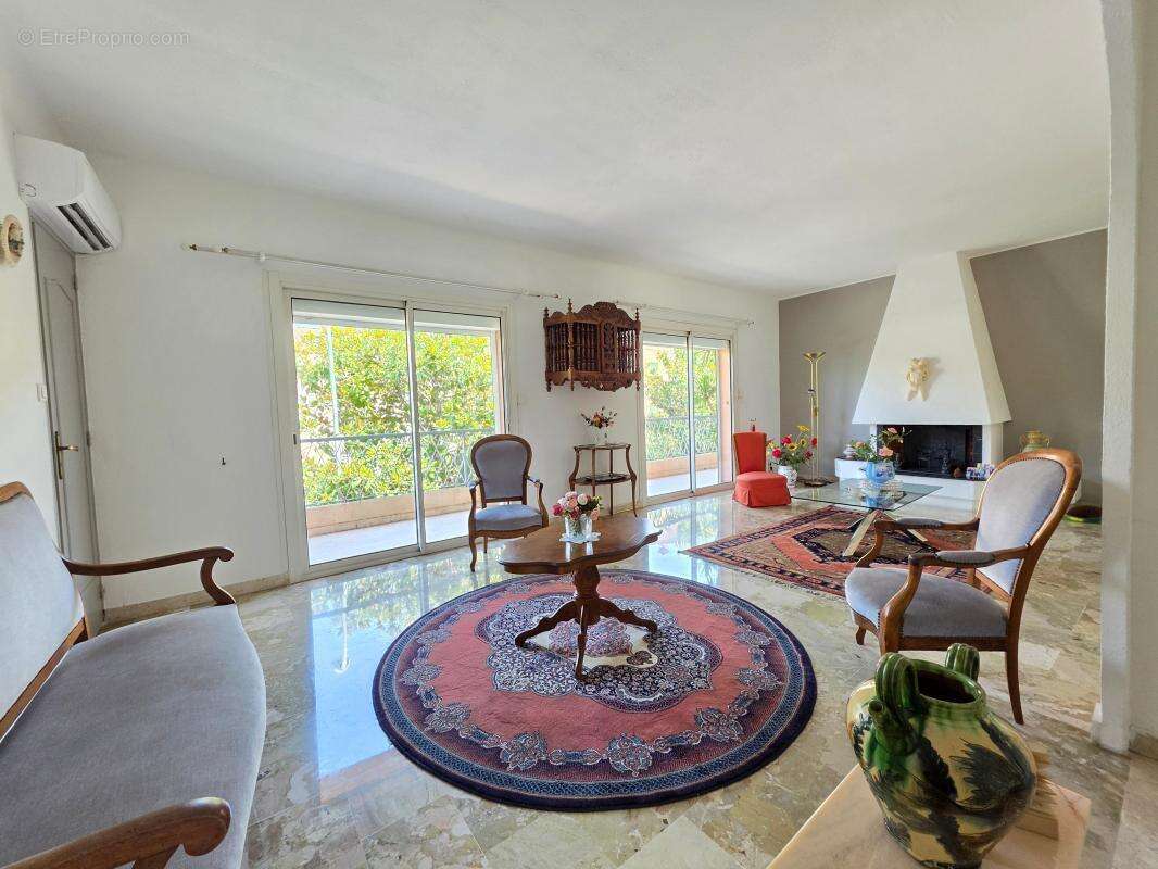 Appartement t4 avec terrasses et cave a vendre centre-ville de sanary-sur-mer - photo 4