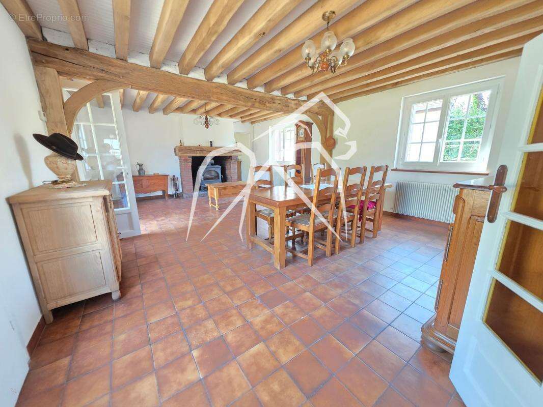 Maison de caractère  de 177 m² avec fort potentiel d'aménagement  La Ferrière-sur-Risle 27760  - photo 5