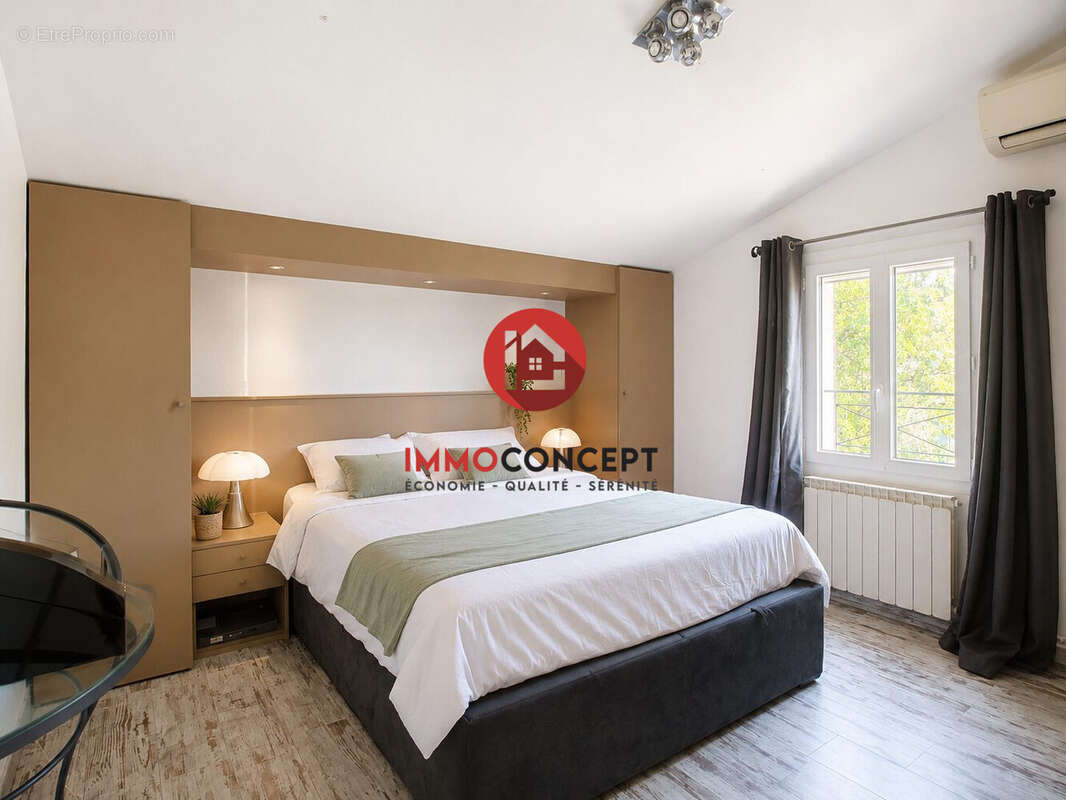 Chambre 1 : clim, moustiquaire - Maison à LES ANGLES