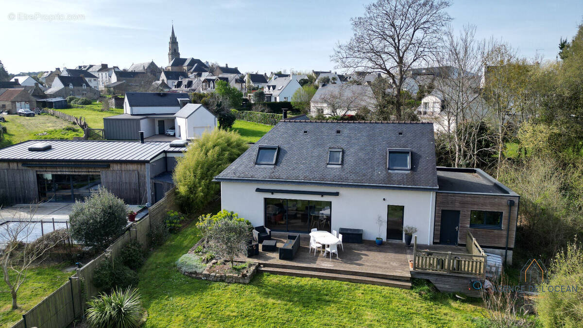 Maison à PLOEMEL