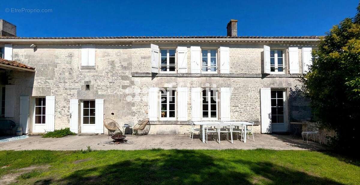 Maison 5 pièces 210 m² à vendre à Angeac-Champagne (16130) - photo 4