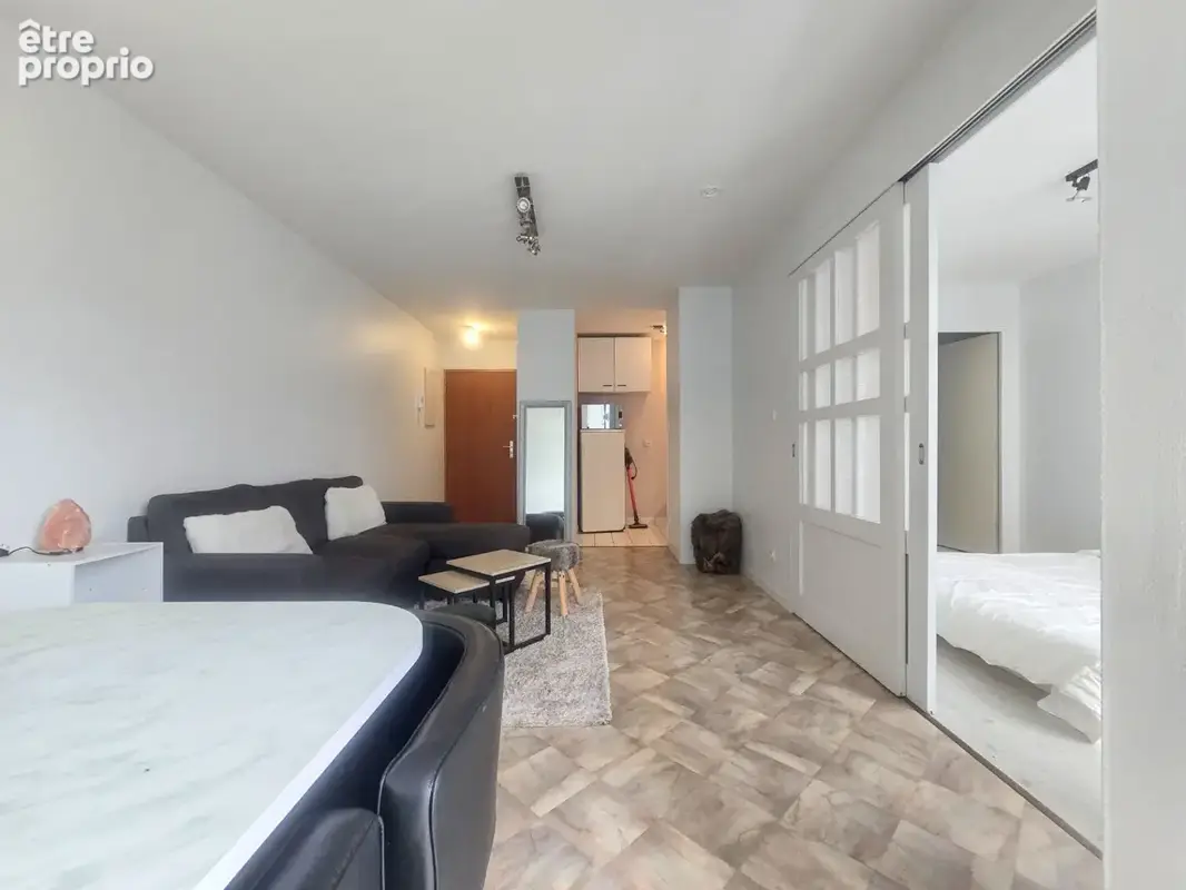 Appartement T2 lumineux avec extérieur et stationnement - Angers Quartier Madeleine - photo 2