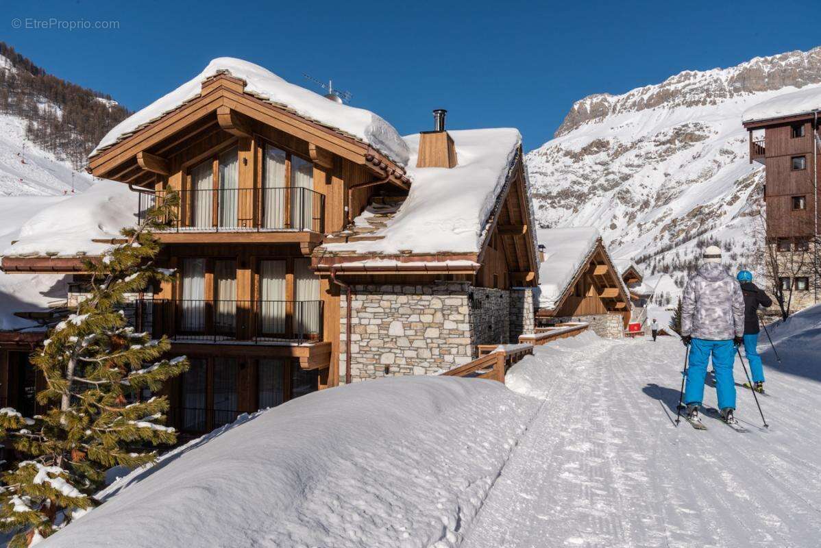 Ski-in/Ski-out à Val d’Isère : appartement moderne de 178 m² avec jacuzzi et terrasses ensoleillée - photo 12