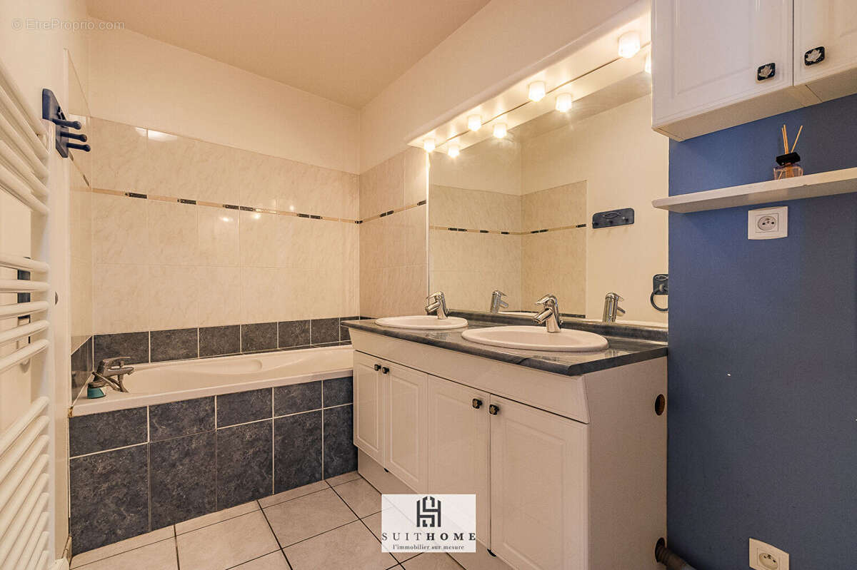 Appartement à GREZIEU-LA-VARENNE