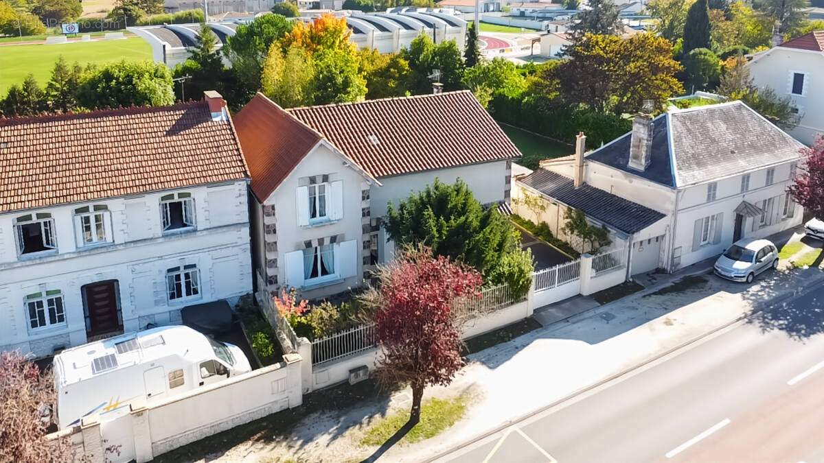 Maison à BARBEZIEUX-SAINT-HILAIRE